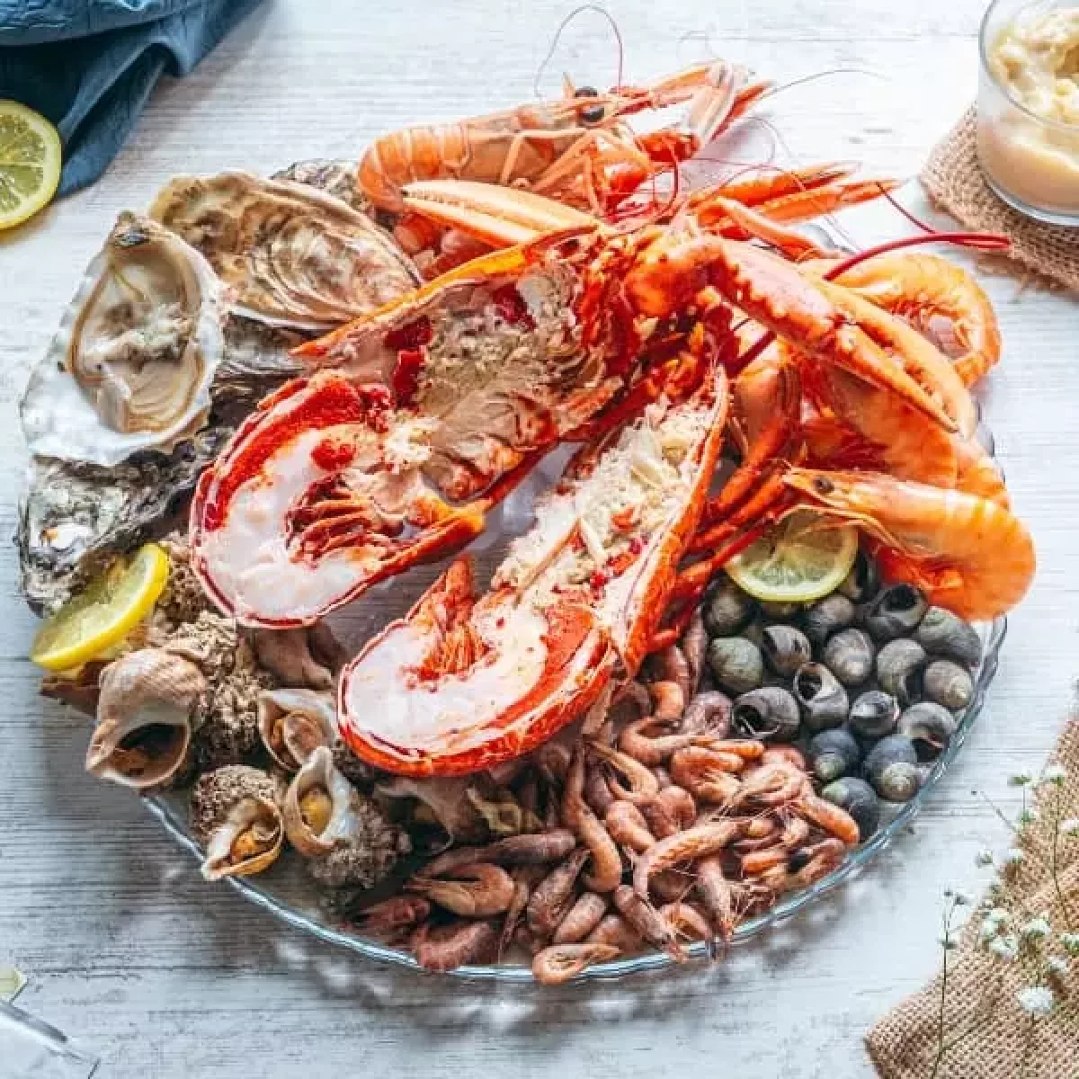 https://www.lacrieedacote.fr/wp-content/uploads/2022/02/plateaux-de-fruits-de-mer-lamiral-gen-1200x1200.webp