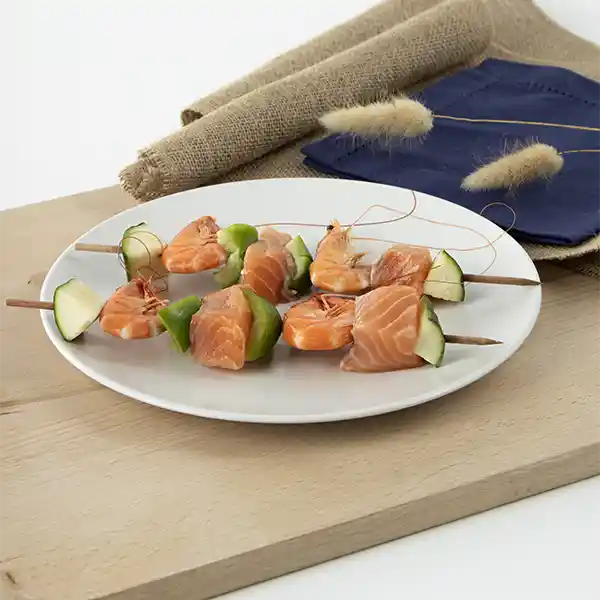 brochettes de saumon et crevettes roses
